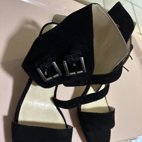 Nine West 8 Black Suede Sandals Cuffed Ankle Buckle Block Heels Galiceno EUC - Picture 2 of 6